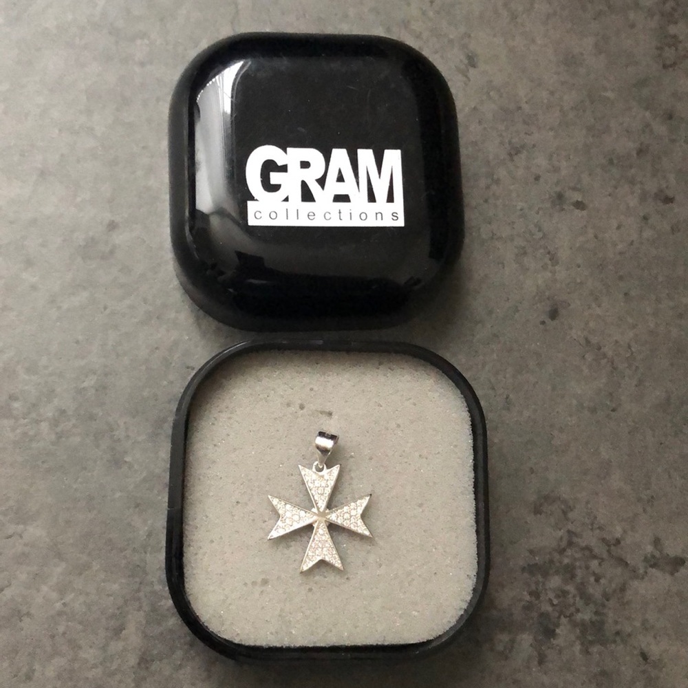 Silver cross pendant